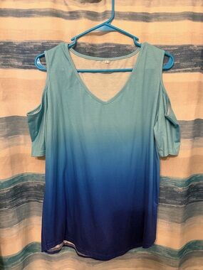 Women’s Cold-Shoulder V-Neck Ombre Top in Aqua to Blue